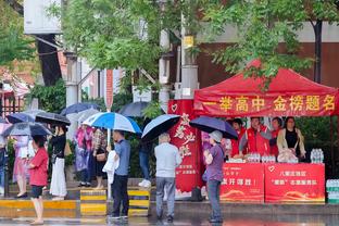 内马尔在家观看利雅得新月比赛，祝贺球队取得7-0大胜